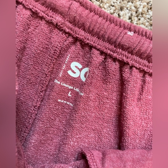 ❤️SO Women's Track Pants in Burgundy - Picture 2 of 2